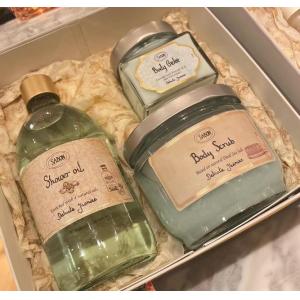 代购：SABON DELICATE JASMINE野茉莉身体护理套装 沐浴油（沐浴露）500ml磨砂膏600g身体乳霜200ml