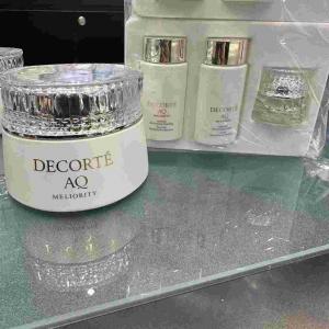 代购：黛珂Decorte 卸妆膏套装 送18ml白檀化妆水18ml乳液2g白檀面霜6ml小紫瓶精华